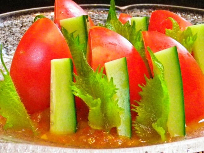 トマトときゅうりの料理"