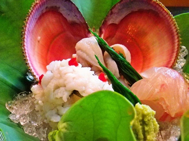 鱧と貝の料理の写真